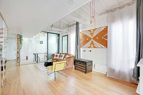 Spacious Apartment 2br/4p - Republique