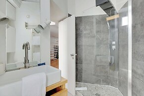 Spacious Apartment 2br/4p - Republique