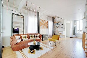 Spacious Apartment 2br/4p - Republique