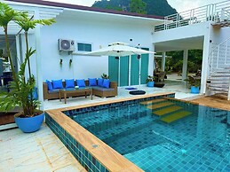 Beautiful Villa Between Jungle