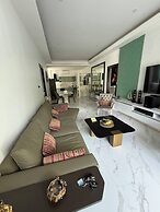 Beautiful Villa Between Jungle