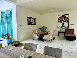 Beautiful Villa Between Jungle