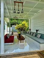 Beautiful Villa Between Jungle