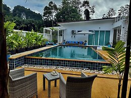 Beautiful Villa Between Jungle