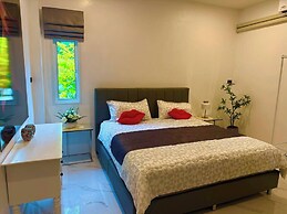 Beautiful Villa Between Jungle
