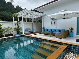 Beautiful Villa Between Jungle