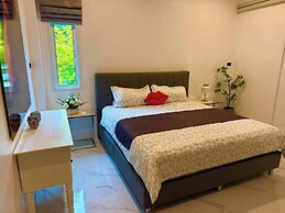 Beautiful Villa Between Jungle