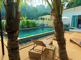 Beautiful Villa Between Jungle