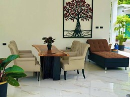 Beautiful Villa Between Jungle
