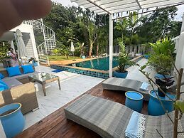 Beautiful Villa Between Jungle
