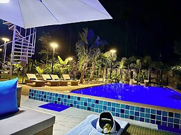 Beautiful Villa Between Jungle