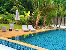 Beautiful Villa Between Jungle
