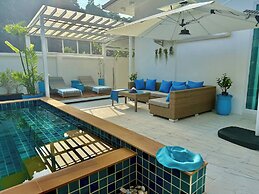 Beautiful Villa Between Jungle