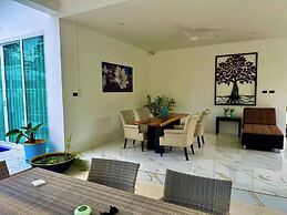 Beautiful Villa Between Jungle