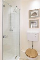 House Annexe Sleeps 18 Heated Pool