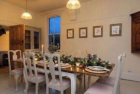 House Annexe Sleeps 18 Heated Pool
