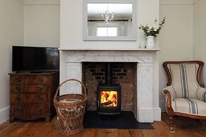 House Annexe Sleeps 18 Heated Pool