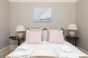 House Annexe Sleeps 18 Heated Pool