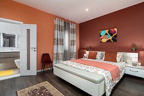 Luxury 3BR APT with Terrace & Views