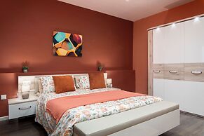 Luxury 3BR APT with Terrace & Views