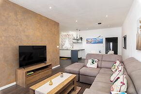 Luxury 3BR APT with Terrace & Views