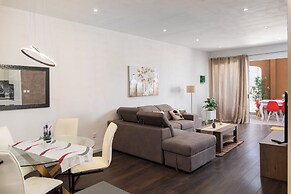 Luxury 3BR APT with Terrace & Views