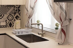 Luxury 3BR APT with Terrace & Views