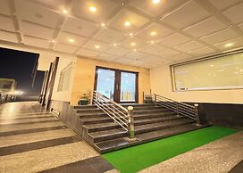 Hotel Girraj Inn