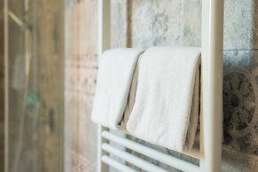 Emilia Suite Home