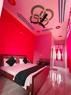 Hotel The Viraj Palace