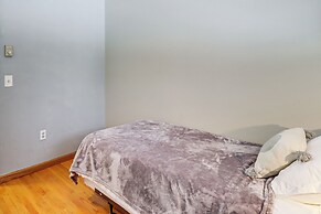 4 Mi to Camelback! Group-friendly Poconos Cabin