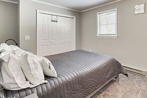 4 Mi to Camelback! Group-friendly Poconos Cabin