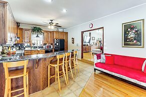 4 Mi to Camelback! Group-friendly Poconos Cabin