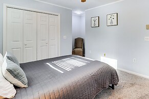 4 Mi to Camelback! Group-friendly Poconos Cabin