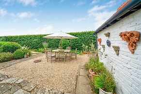 Victorian House Sleeps 14 Pool and Gardens