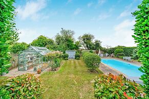 Victorian House Sleeps 14 Pool and Gardens