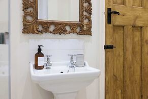 Victorian House Sleeps 14 Pool and Gardens