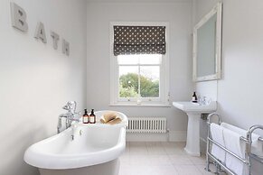 Victorian House Sleeps 14 Pool and Gardens
