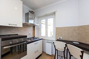 Rental in Rome Pyramid View Apartment