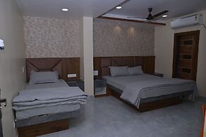 Hotel Satyabhama Lodging