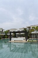 New Villa With Pool Access for 7 ppl and 2 BR
