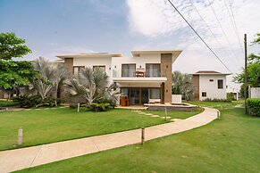 New Villa With Pool Access for 7 ppl and 2 BR