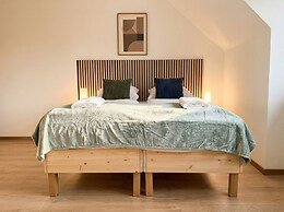 Lovely 3BR Apt With Balcony Rennweg