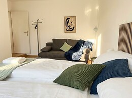 Lovely 3BR Apt With Balcony Rennweg