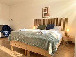 Lovely 3BR Apt With Balcony Rennweg