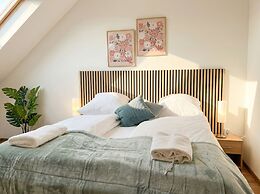 Lovely 3BR Apt With Balcony Rennweg