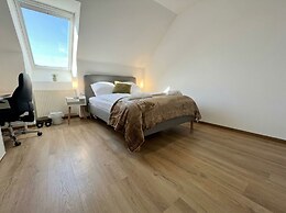 Lovely 3BR Apt With Balcony Rennweg
