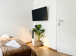 Lovely 3BR Apt With Balcony Rennweg