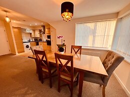 Middlesbrough Stylish Flat 2 Bedrooms & 2 Bathrooms & Private Parking-