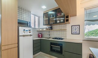 Apt w/ Ocean View 100 m From the Beach Eia0409